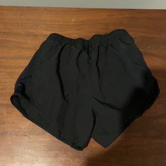 3 pairs of Nike shorts - Picture 6 of 7